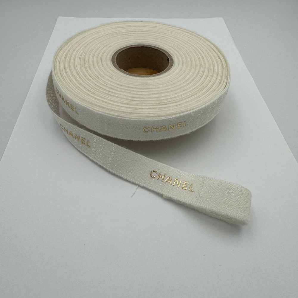 Chanel Cream & Gold Ribbon - Picture 4 of 5
